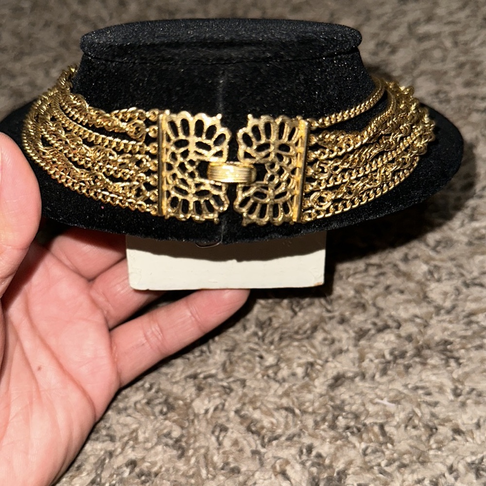 Trifari Vintage Multi-Strand Gold Necklace with Largo Gold Clasp Closure - Picture 4 of 7